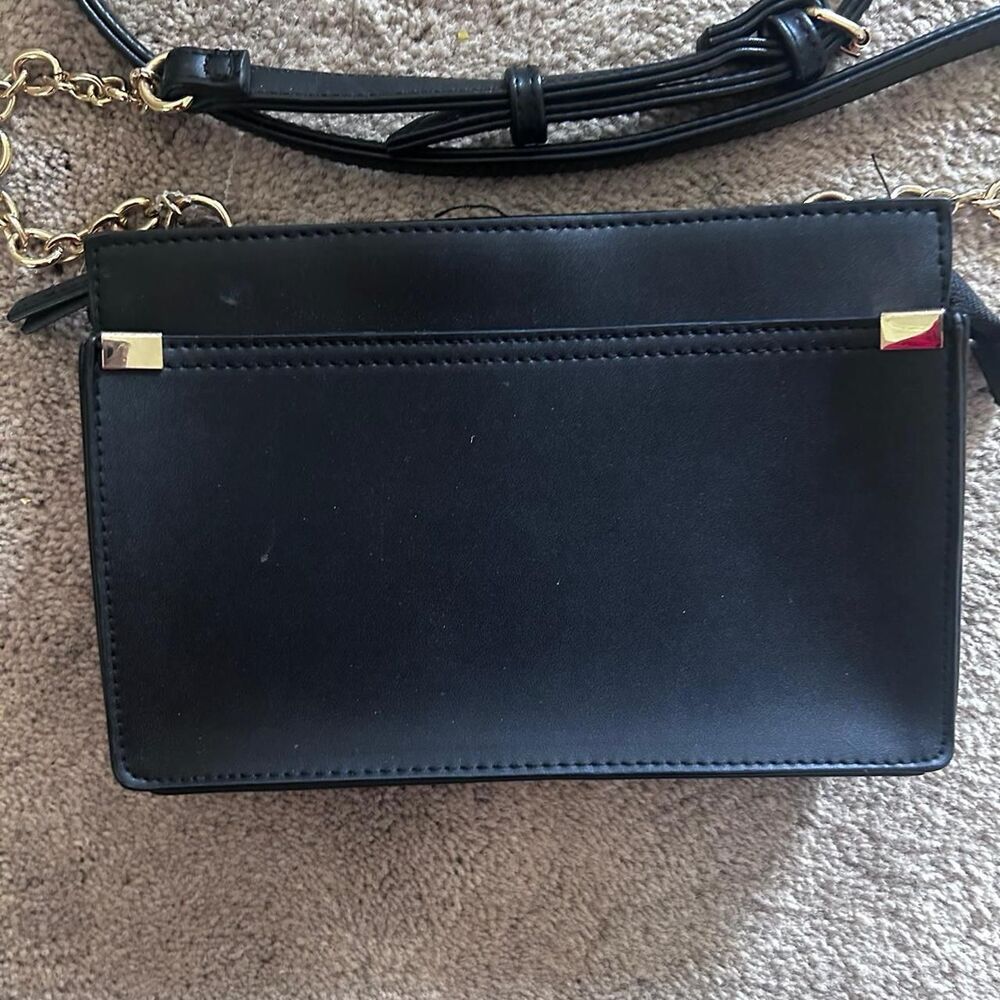 Women's Black cross body‎ purse with gold accents NWOT